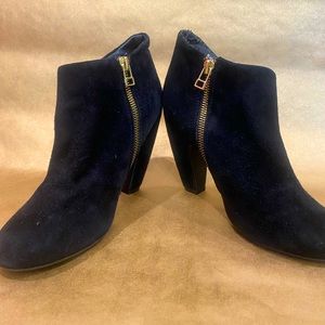 Steve Madden black bootie with zipper size 7.5